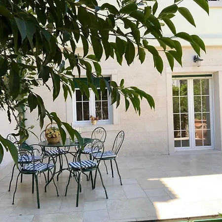 Provance Apartment *