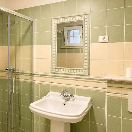 Provance Apartment *